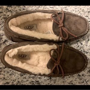 UGG Men’s Olsen Sheepskin Slipper Moccasins in Brown, Size 9